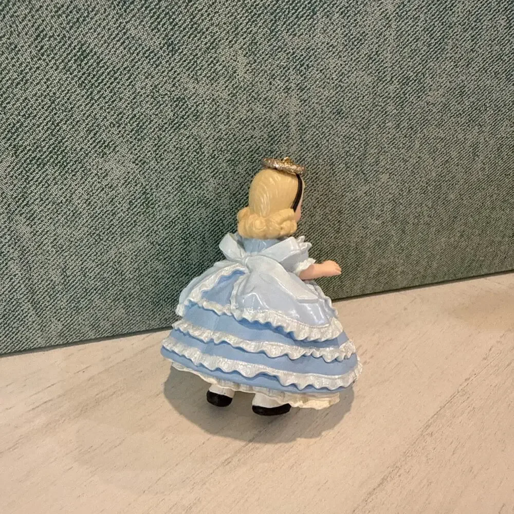 Vintage Hallmark Keepsake Ornament ALICE IN WONDERLAND Madame Alexander 2000‎